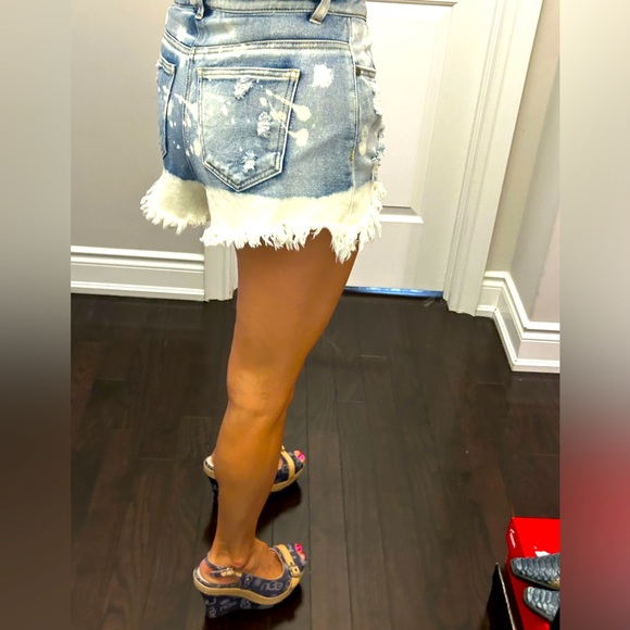 ⭐️Distressed Jean shorts - Picture 6 of 12